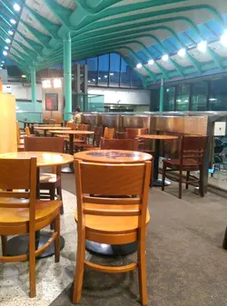 店内用餐区，座位充足！