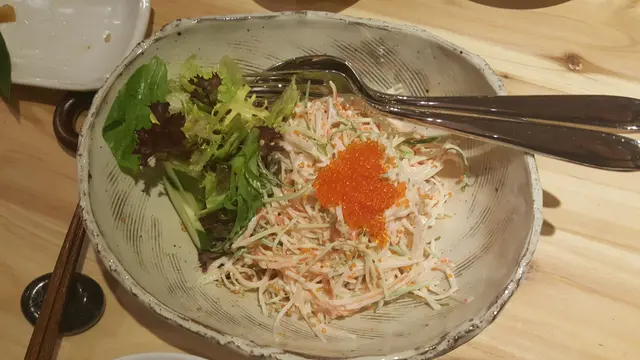 蟹籽沙律入口味道新鮮和爽口