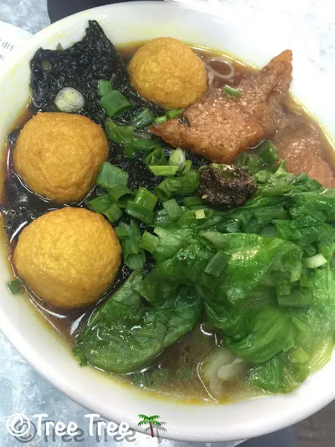 時菜、咖喱魚蛋、紫菜、豬皮、米粉、麻辣、蔥