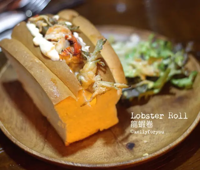 Contains chunks of lobsters and scampi