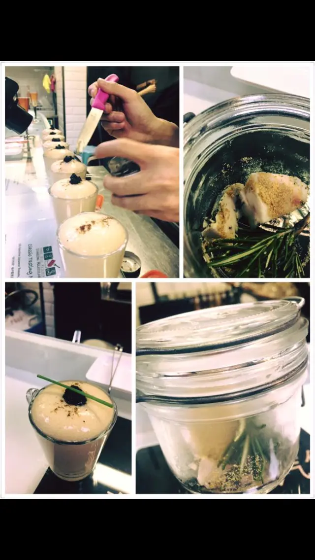 龍蝦慕絲配魚子醬,椰菜花. 真空慢煮雞胸配牛肝菌脆粒.