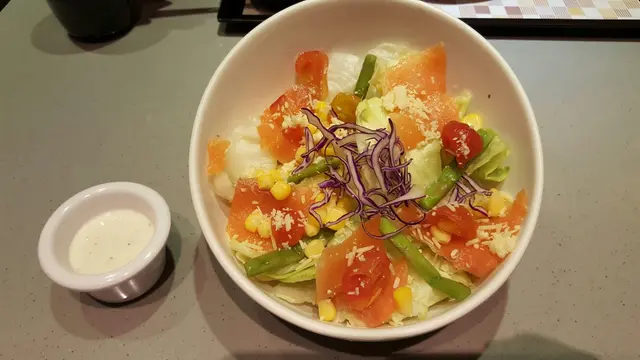 煙燻三文魚沙律