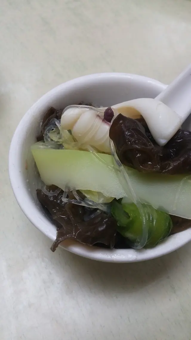 晶瑩剔透的粉絲沒有煮至爛化，還是條條分明
