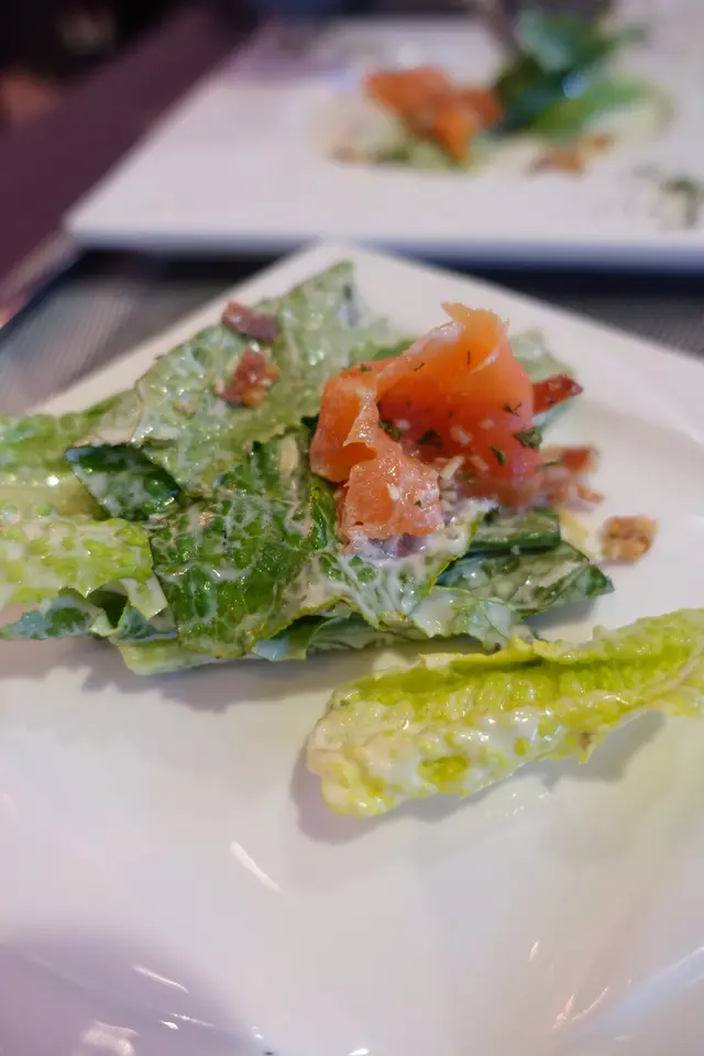 沙律菜卻不算新鮮，店方巧妙地用上大量沙律醬去掩飾！