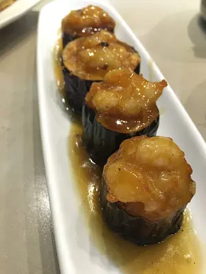 比較少見的菜式, 頗特別, 茄子好軟腍多汁, 蝦膠爽彈有鮮味, 一軟一彈想不到又好夾得來, 加上一些秘製汁料, 夠晒味, 推介這個點心!