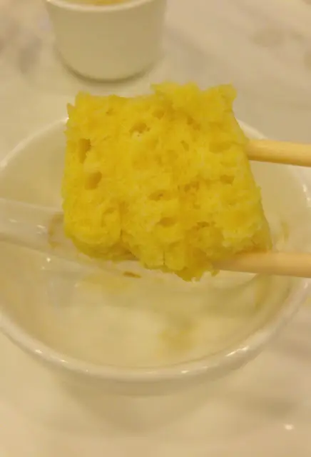 金黃色的馬拉糕鬆軟和彈性度不錯