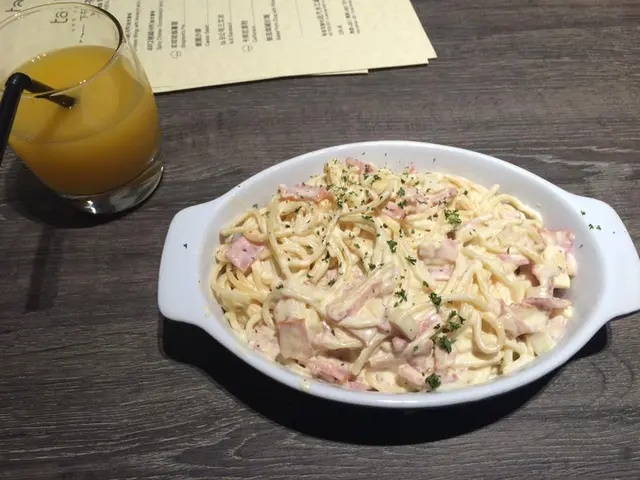 芝士味香濃,可是有點肥膩而且不夠熱