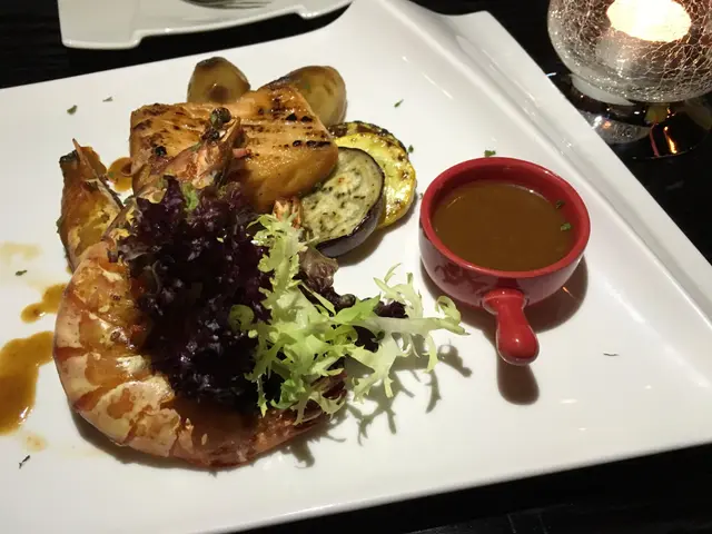 三文魚有點烤過頭,不過食材新鮮補回分數