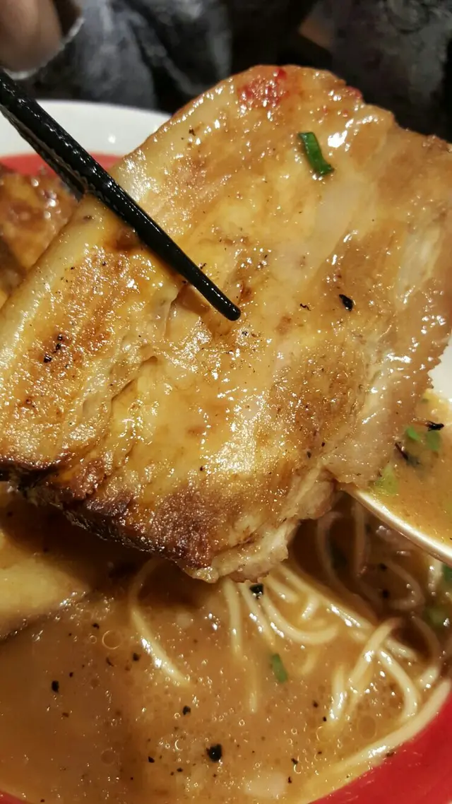 特盛炙熱豚肉拉麵
