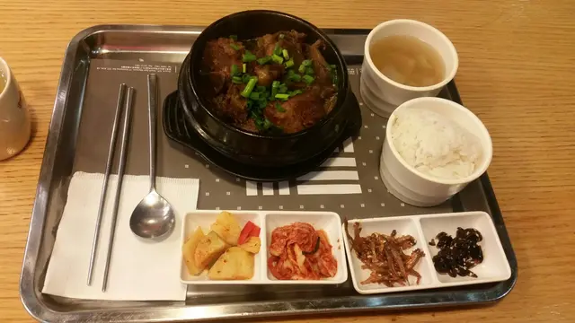 燜牛助骨肉飯(大)