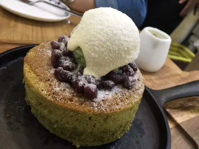 抹茶Ｐａｎｃａｋｅ配紅豆、雪糕