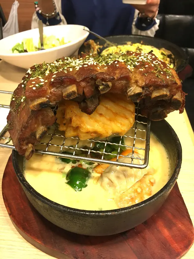 進擊巨橋。濃湯芝士鍋