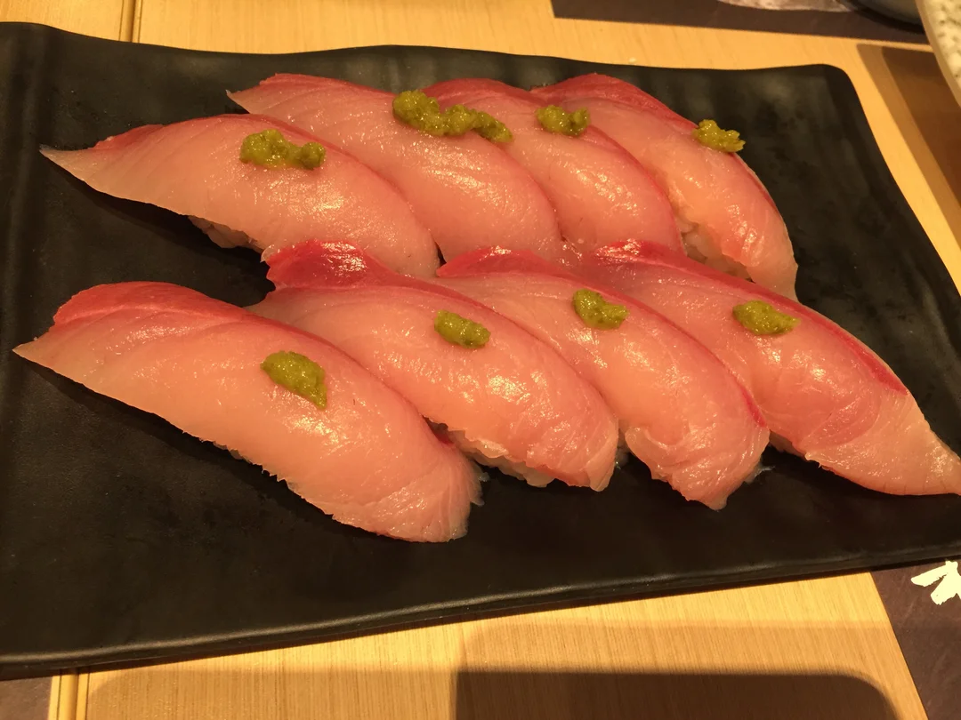 油甘魚壽司「柚子香末」