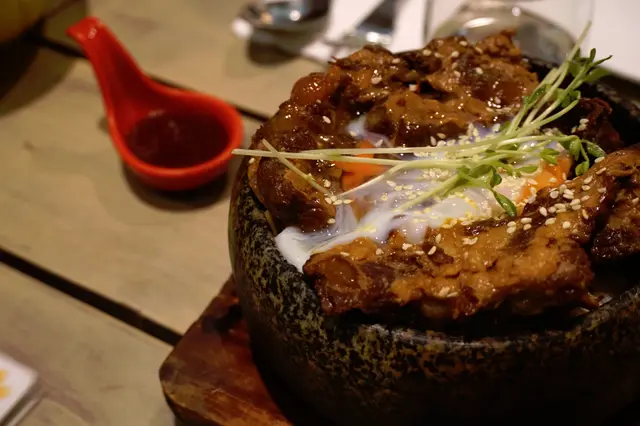 溫泉玉子豚軟骨石燒飯定食