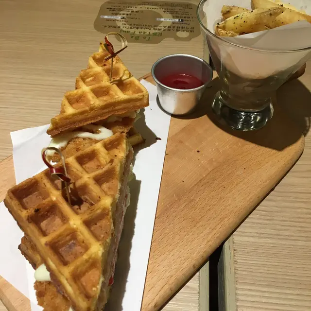 厚切吉列豬扒鬆餅三文治