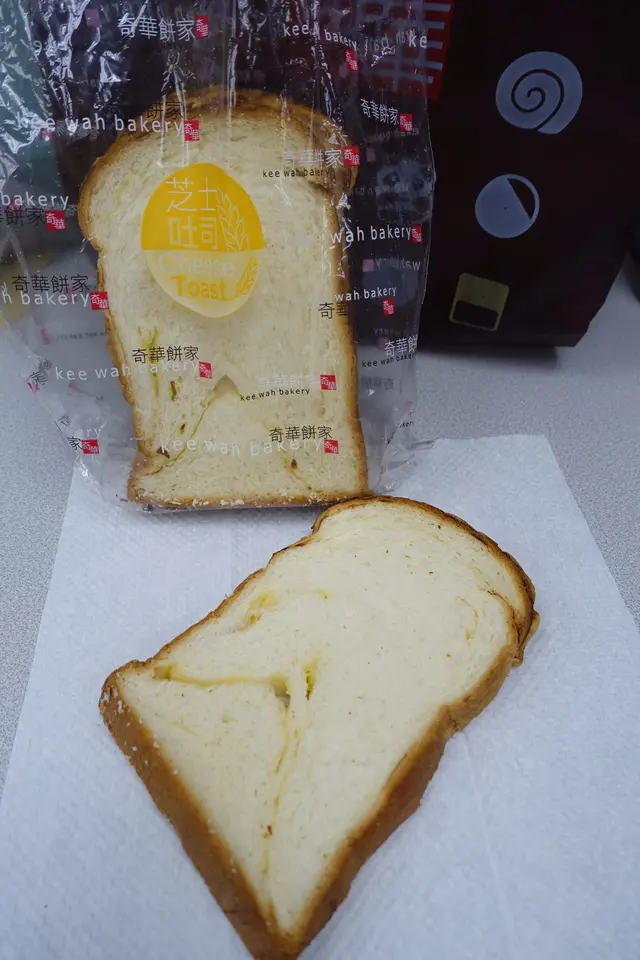 帶有鹹香,芝士味薄弱,鬆軟度稍遜!