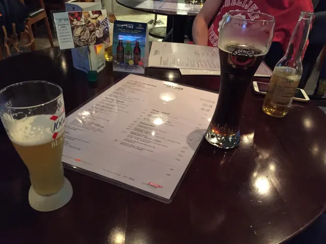 Happy  hour  至到9pm 買一送一