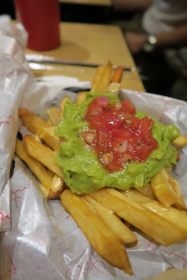 牛油果醬芝士薯條