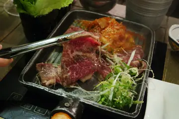 烧牛肋骨生菜包