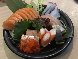 三文魚魚腩刺身