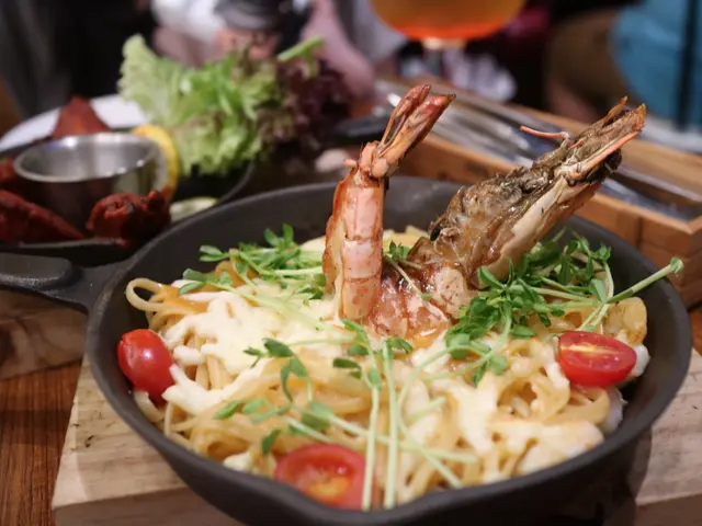 焗大蝦龍蝦汁麵