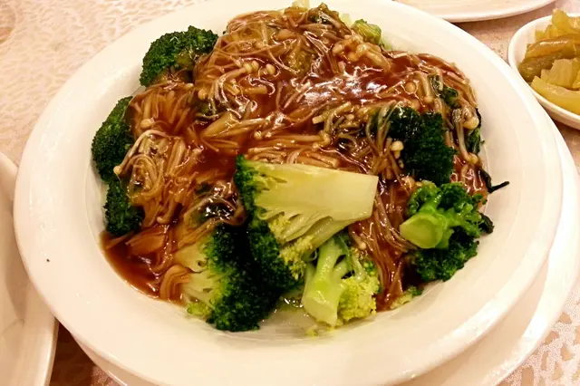 金菇瑤柱扒西蘭花