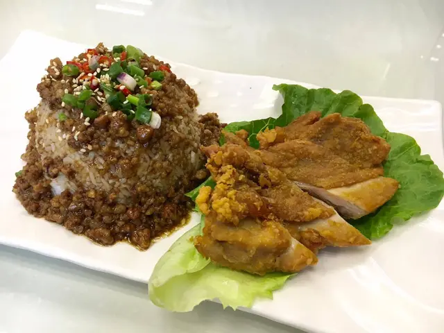 肉燥鹽酥雞扒飯