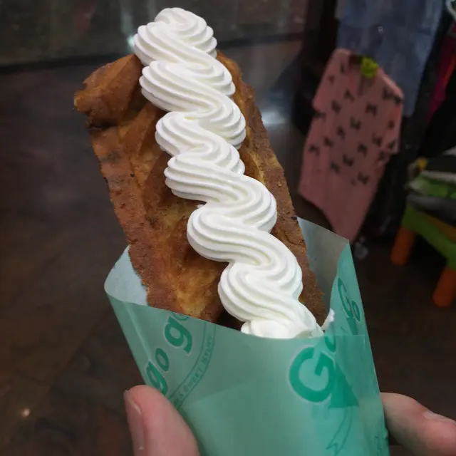 金莎榛子配手打忌廉