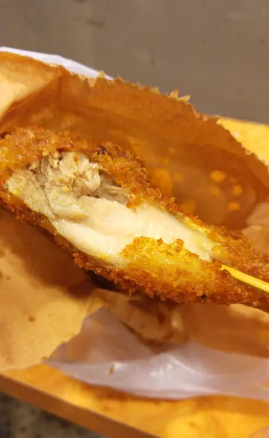 雞皮金黃酥脆又不油膩, 咬下已聽到脆卜卜的聲音