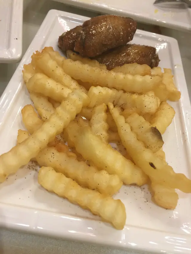 雞翼薯條