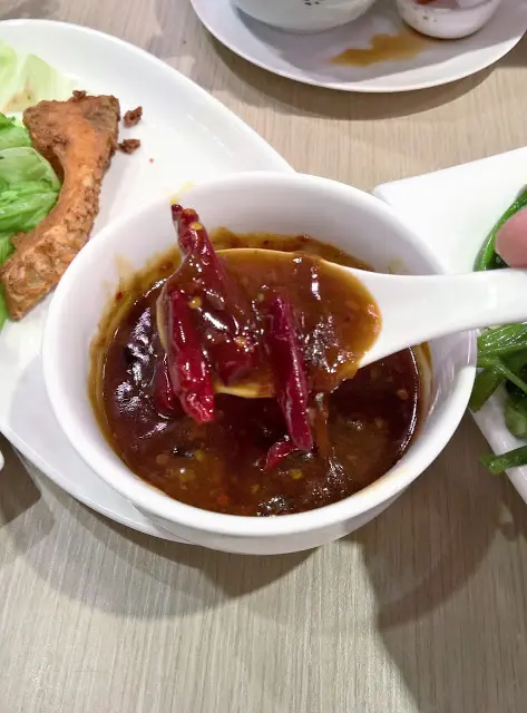 這個秘製川辣醬汁，開始食時並不算太辣；但之後由內再辣到外，辣得令你滿頭是汗，非常過癮