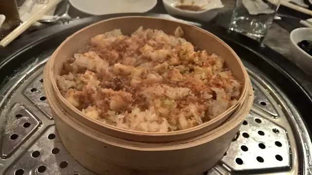 這個糯米飯大約要蒸5分鐘,如果是喜歡腍身和糯米黏黏的口感,就要蒸7分鐘了…我們選擇了5分鐘,因為大家都是較為喜歡有咬口感的糯米飯