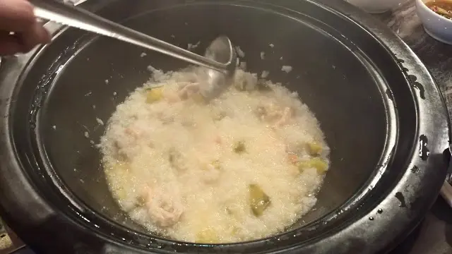 時間到了,米變得綿綿,而水份也少了很多,加上南瓜變得有點鬆化,看來已經可以上碗