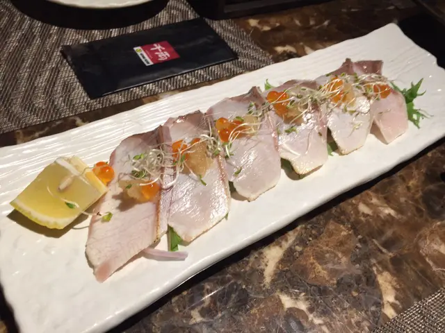 炙燒柑橘味油甘魚刺身