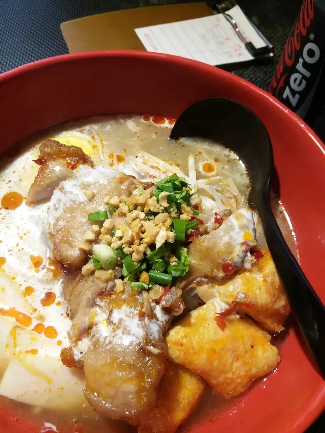 香茅豬扒喇沙金邊粉