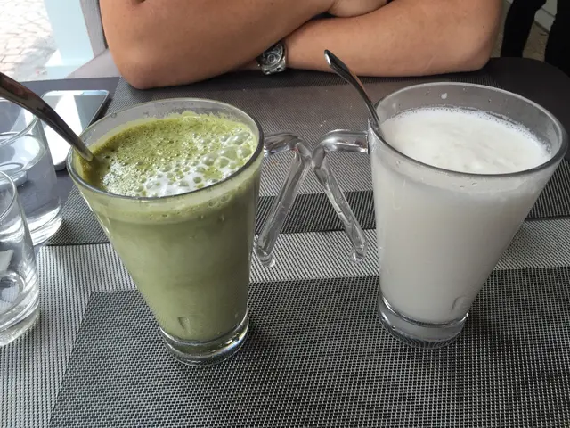 Green tea latte / almond latte