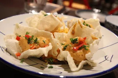 喇沙蝦牛油果沙律炸雲吞