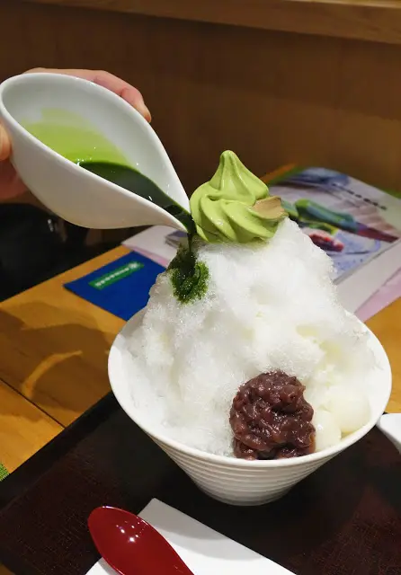 淋上另上的沖繩今帰仁村黑糖漿和抹茶漿