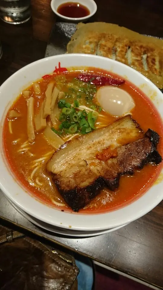 辛辣灸燒豚肉味玉拉麵