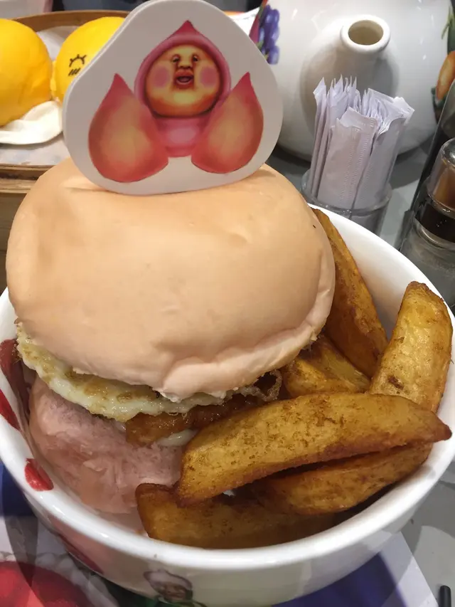 粉屁桃青介鮮蝦漢堡