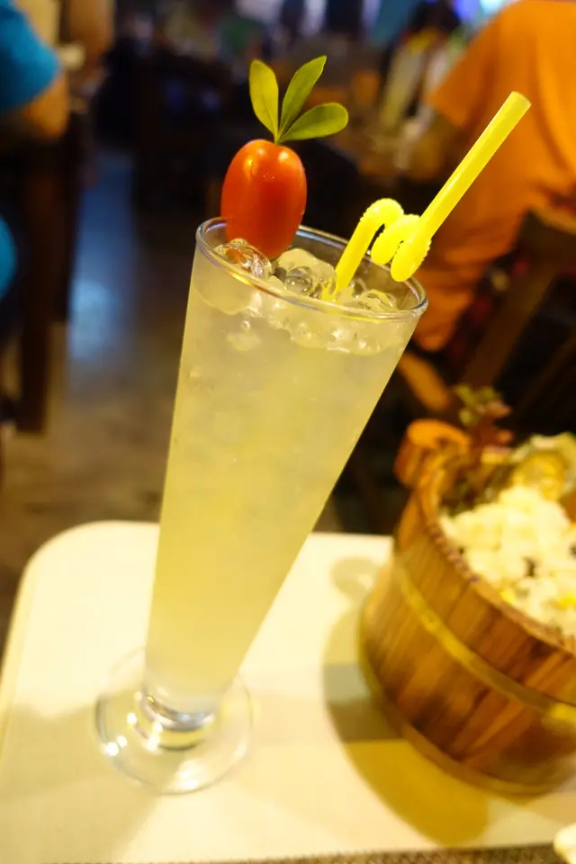 菠蘿味稍遜,由於冰粒融化的關係,甜度越來越淡!