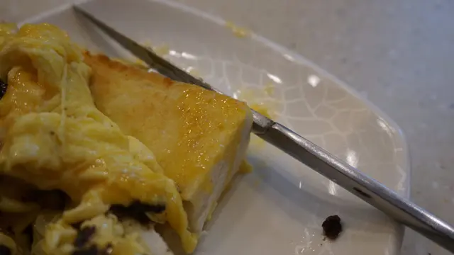 多士厚身,還有烘至金黃色澤,不過炒蛋的水份濕氣令其脆感大降