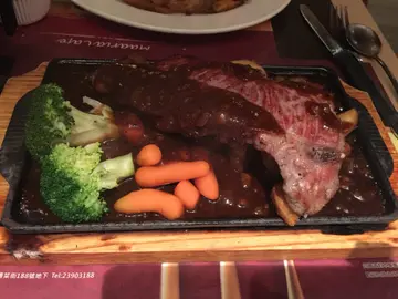 西冷牛扒配薯菜