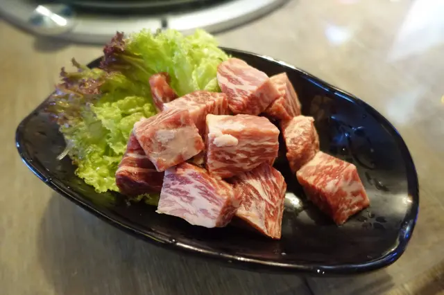 和牛粒比牛肉片口感更佳，較有咬感！