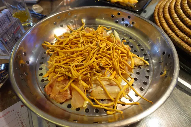 蟲草花蒸雞半隻