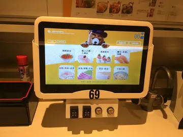 每个位一部  touch  screen  pad  可以随时落  order