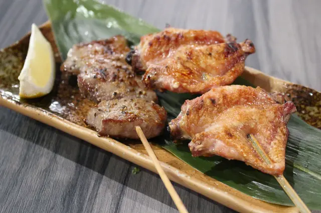 鹽燒厚切牛舌及鹽燒手羽