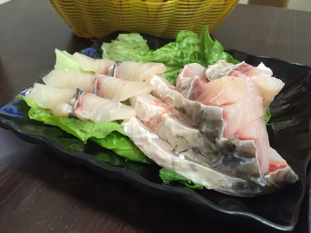 半片半腩勁多骨