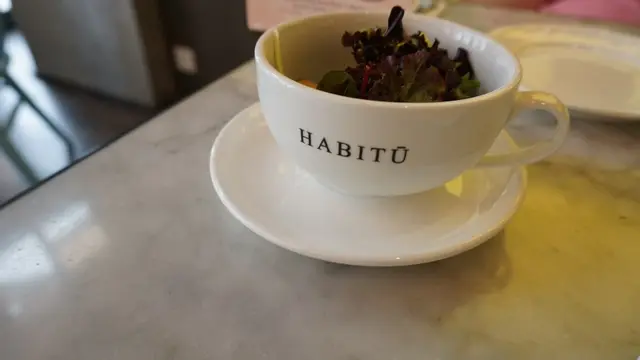 用咖啡杯盛著,好冇誠意, 以為是但擺設走文青路線呃到食客?
