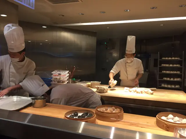 細看師傅的巧手製作出精緻的點心，完全大開眼界